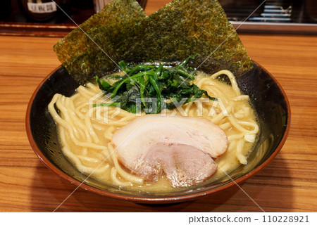 Family ramen 110228921