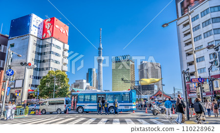 東京城市景觀,淺草,元旦前三天的步行區 東京城市景觀,淺草,元旦前三天的步行區 110228962