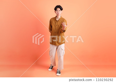 Man in 20s 110230292