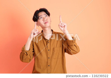 Man in 20s 110230322