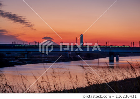 在戶田橋上可以看到富士山 110230431