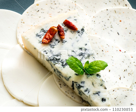 blue cheese 110230853