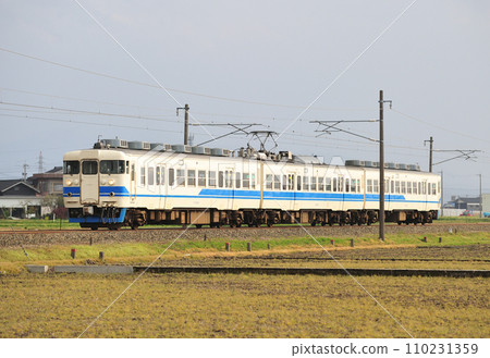 北陸幹線五十鈴福岡 JR 西日本 413 系列 B09 編組(金澤) 北陸幹線五十鈴福岡 JR 西日本 413 系列 B09 編組(金澤) 110231359