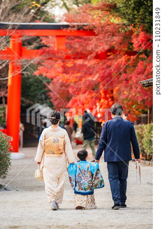 A family visiting Shimogamo Shrine and Kamo Miso Shrine A family visiting Shimogamo Shrine and Kamo Miso Shrine 110231849