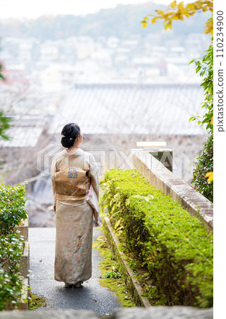 The back of a woman wearing a kimono 110234900