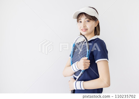 Tennis woman image 110235702