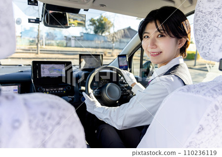 計程車司機詢問去哪裡 計程車司機詢問去哪裡 110236119