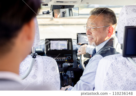 taxi driver and customer 110236148