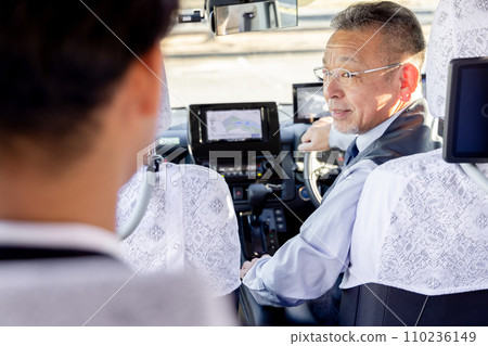 taxi driver and customer 110236149