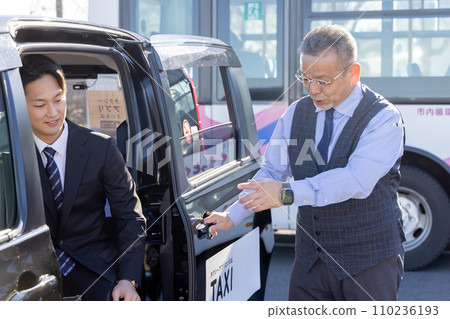 businessman getting into a taxi businessman getting into a taxi 110236193
