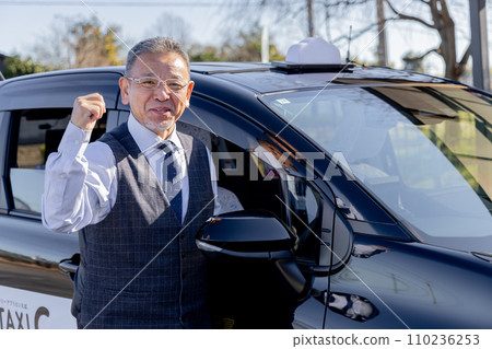 中年男性出租車司機 110236253