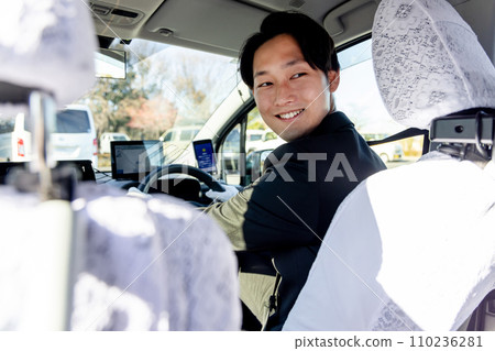 計程車司機詢問去哪裡 計程車司機詢問去哪裡 110236281