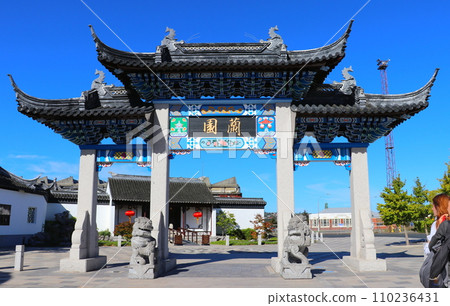 Front gate of "Lan Yuan Dunedin Chinese Garden" (New Zealand) 110236431