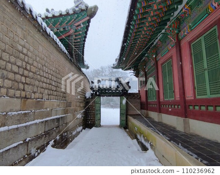 昌德宮大門和土牆（韓國首爾） 110236962