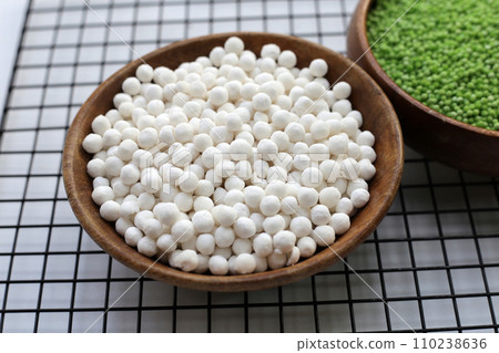 Big tapioca pearls, sago seeds 110238636
