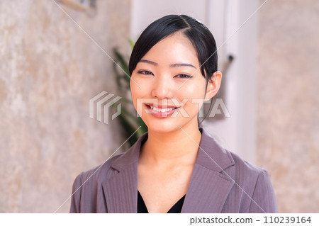 nice career woman 110239164