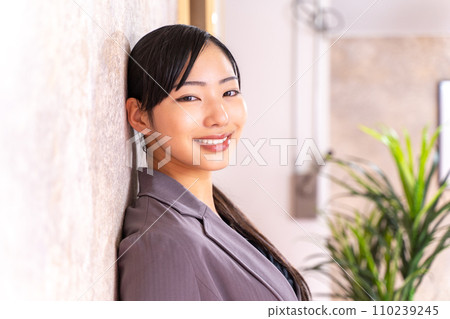 nice career woman 110239245