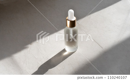 保養白色精華液瓶 110240107