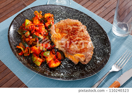Grilled veal steak with braised vegetables 110240323