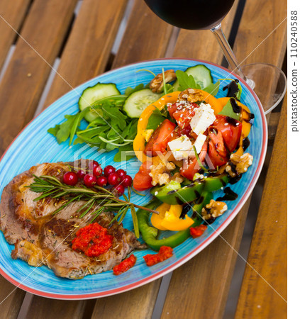 Fried beef loin with salad on wooden background Fried beef loin with salad on wooden background 110240588