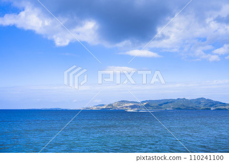 部瀨名海洋公園 從沖繩縣名護市的水下瞭望塔看到的名護市區風景 110241100