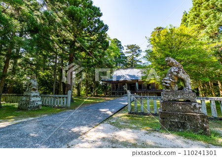 鳥取縣東伯郡湯梨浜町保木一宮及分神社參拜殿及守護犬 鳥取縣東伯郡湯梨浜町保木一宮及分神社參拜殿及守護犬 110241301