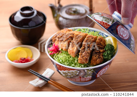 Katsudon with plenty of cabbage sauce Katsudon with plenty of cabbage sauce 110241844