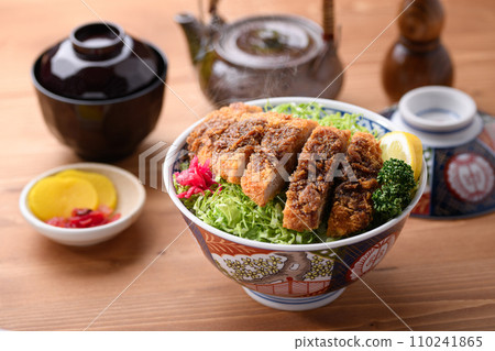 Katsudon with plenty of cabbage sauce Katsudon with plenty of cabbage sauce 110241865