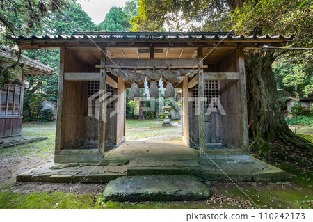 Hahaki Shrine Zuishinmon Fukuniwa, Kurayoshi City, Tottori Prefecture 110242173