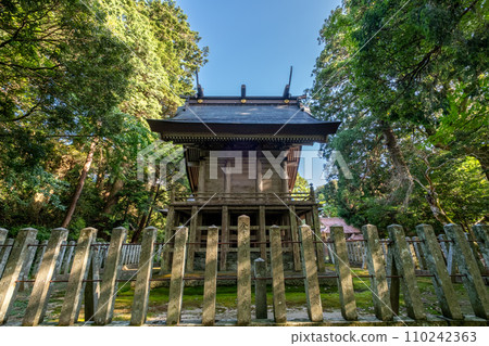 Main shrine of Hahaki Shrine, Fukuniwa, Kurayoshi City, Tottori Prefecture Main shrine of Hahaki Shrine, Fukuniwa, Kurayoshi City, Tottori Prefecture 110242363