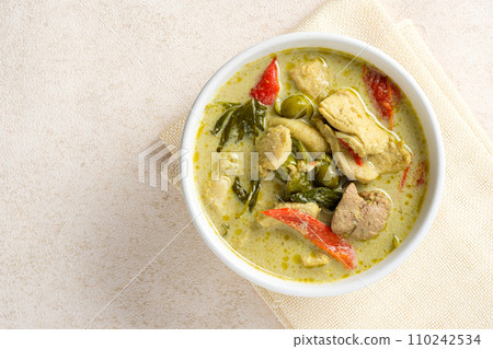 (Green Curry) Popular Thai Cuisine Spicy medium And a mixture of herbs and delicious. on a White Dining Table 110242534
