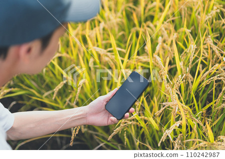 farmer, farmhouse, smartphone 110242987