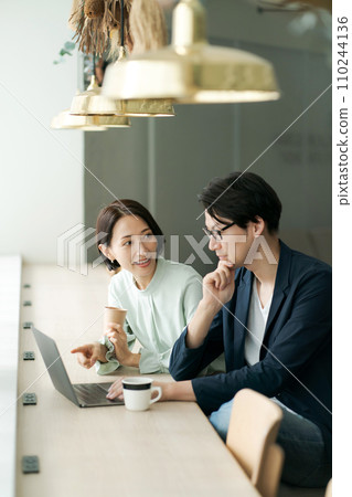A man and a woman meeting at a cafe 110244136