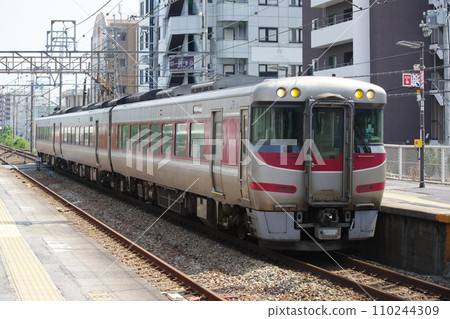 經東加古川站的濱風特急列車 110244309