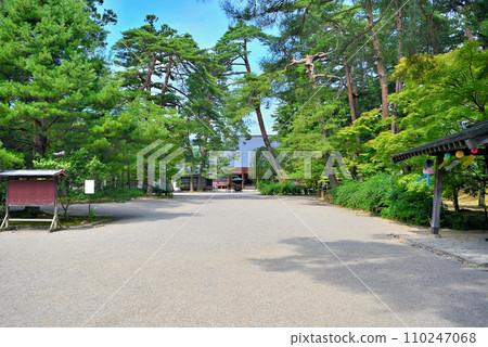Tohoku, Hiraizumi, Motsuji Pure Land Garden, spacious approach and precincts in front of the main hall of Motsuji Temple, Chozuya, Hiraizumi Town, Iwate Prefecture (2) 110247068