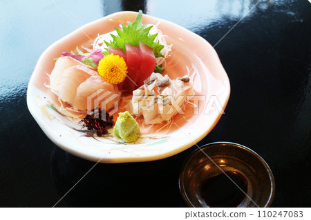 sashimi sashimi 110247083