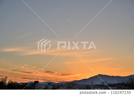 The sun and sunset over Mt. Daisen at the end of 2023 110247230