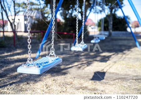 Swing in the park Light blue swing Child child rearing image [Shizuoka Prefecture] 110247720