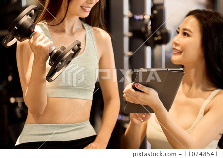 A trainer who uses AI to decide on training plans A trainer who uses AI to decide on training plans 110248541