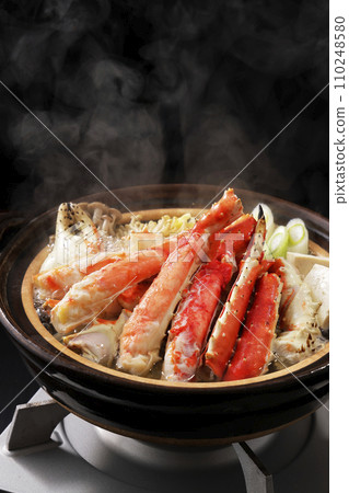 Delicious crab hotpot made with king crab 110248580
