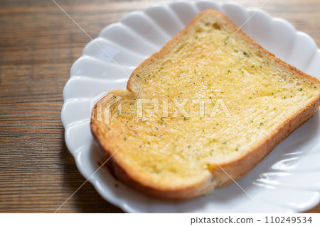 簡單的大蒜吐司 110249534