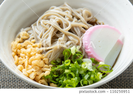 顏射蕎麥麵(冷)。 顏射蕎麥麵(冷)。 110250951