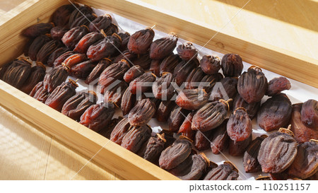Dried persimmon 110251157