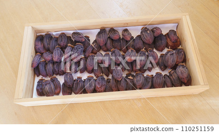 Dried persimmon 110251159