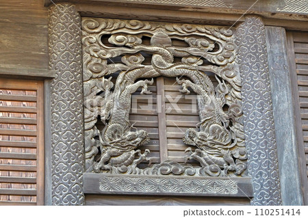 Carvings on the main shrine of Yayumi Inari Shrine [Higashimatsuyama City, Saitama Prefecture] 110251414