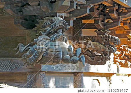 Carvings on the main shrine of Yayumi Inari Shrine [Higashimatsuyama City, Saitama Prefecture] 110251427