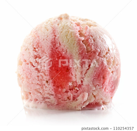 strawberry and vanilla ice cream scoop 110254357