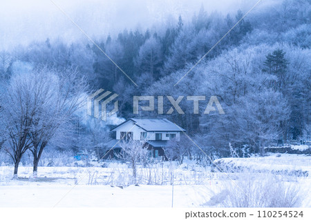 [長野縣] 冬天的白霜自然景觀/白馬村 110254524