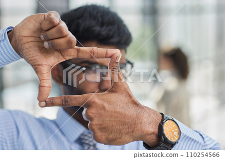 Business man thumb and forefinger connect for square shape Business man thumb and forefinger connect for square shape 110254566