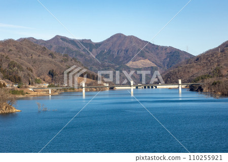 Lake Yamba Agatsuma seen from Fudo Ohashi Bridge, Naganohara Town, Gunma Prefecture 110255921
